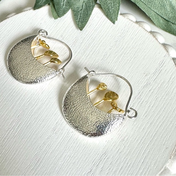 2/$30🌵 Garden Tote Plants Earrings Silver & Gold Butterfly Leaf Delicate NEW - Picture 9 of 11